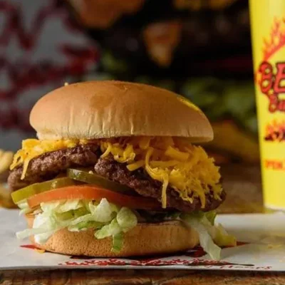 Classic Burger - Delicious classic burger with fresh toppings